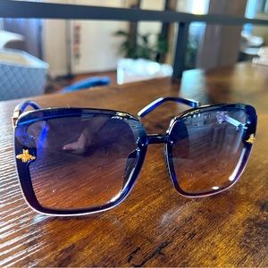 Oversized Square Bee Sunglasses